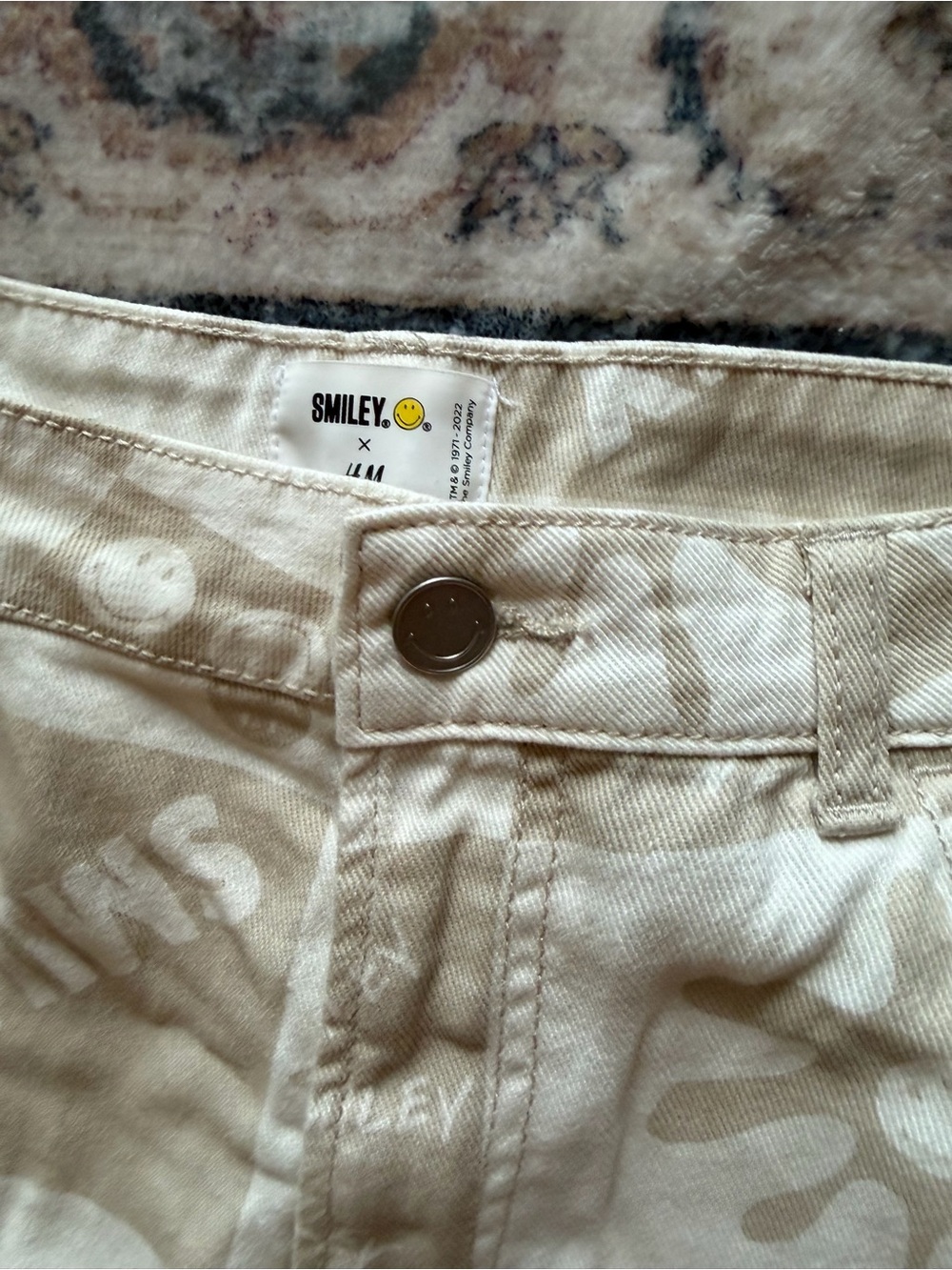 H&MX SMILEY Collab Limited
Edition Smiley Happy Face Patterned Wide Leg Jeans - Picture 6 of 11